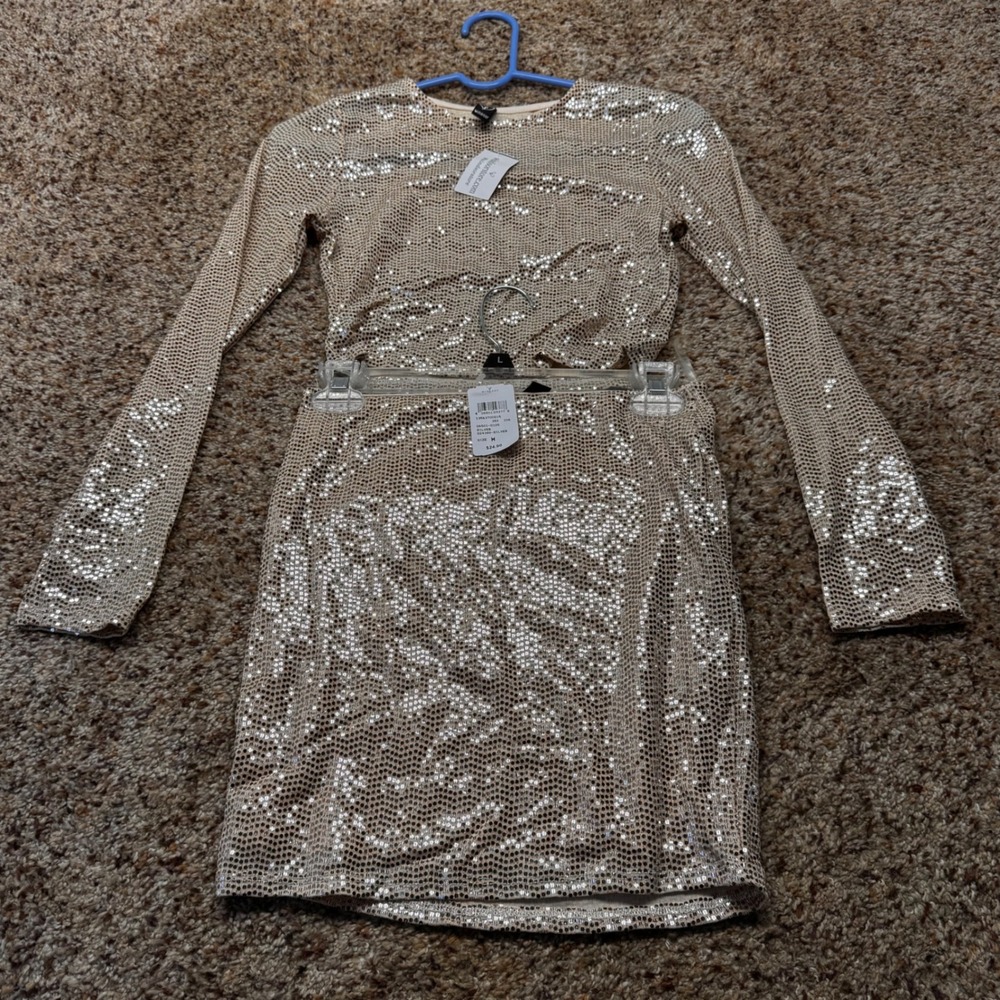 Windsor Silver Sequin Two Piece Set Crop Top Mini Skirt Nude Silver M L‎ NEW